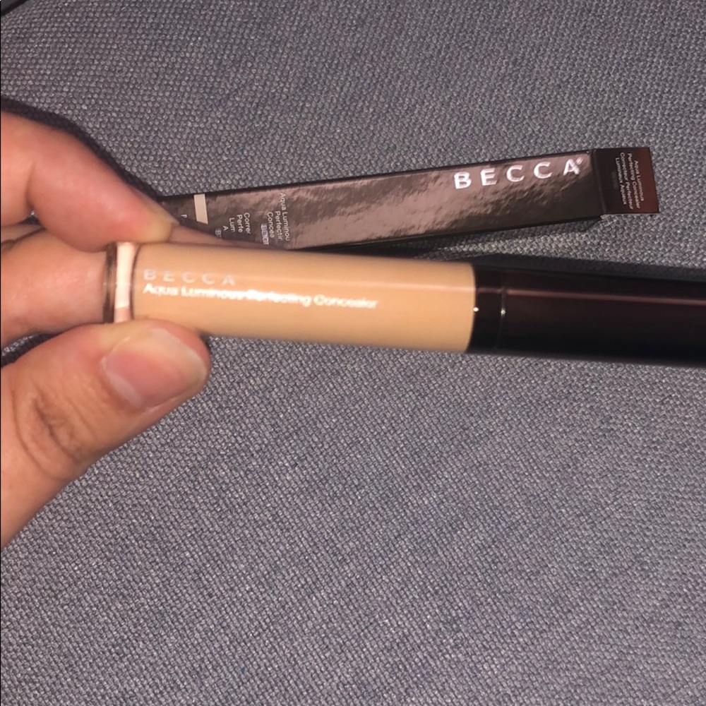 BECCA concealer - Picture 4 of 4